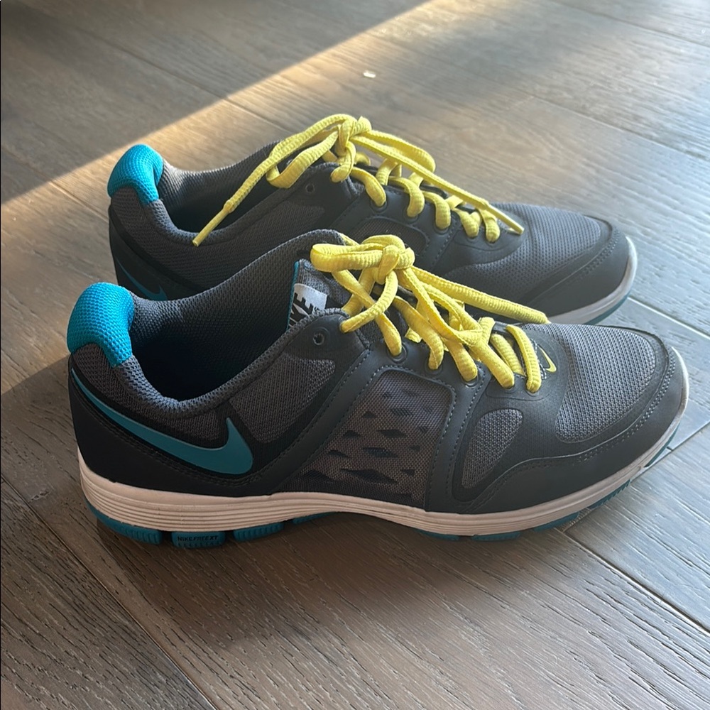 Nike women’s Free XT motion fit